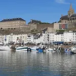 Rare A Granville! Avec Terrasse! Vue Mer!