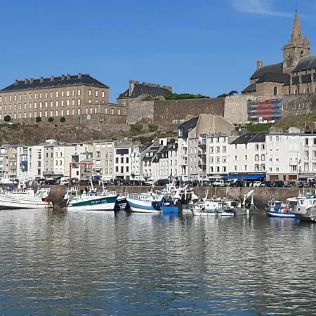 Rare A Granville! Avec Terrasse! Vue Mer!