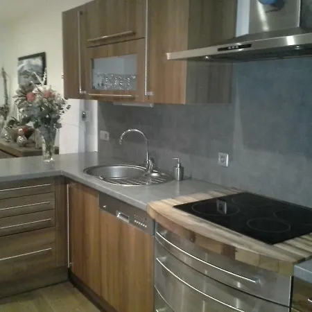 דירה Rare A Granville! Avec Terrasse! Vue Mer! גראנוויל