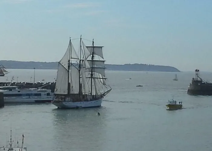 Rare A Granville! Avec Terrasse! Vue Mer! Granville